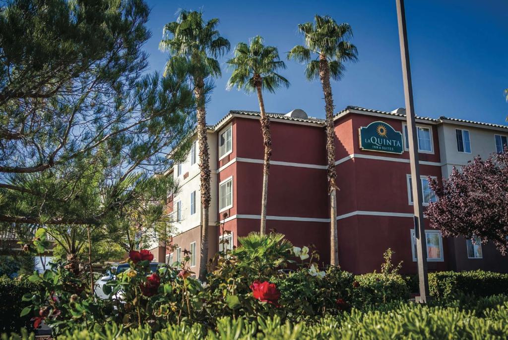 La Quinta Inn & Suites by Wyndham Las Vegas Red Rock / Summerlan