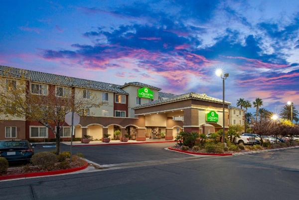 La Quinta Inn & Suites by Wyndham Las Vegas Red Rock / Summerlan image 3